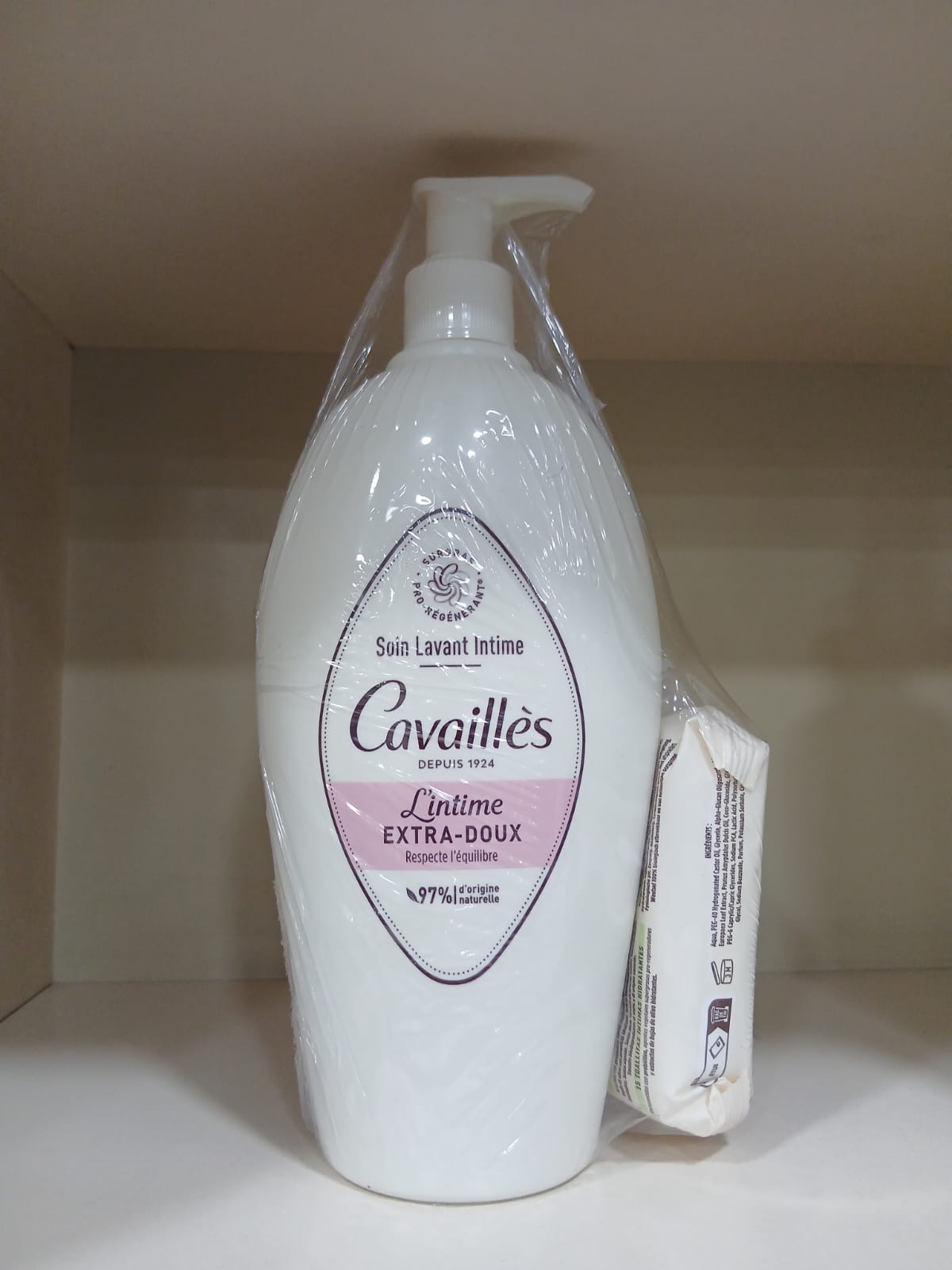 Cavaillès Soin Lavant Intime L'intime Extra-Doux with free intimate wipes